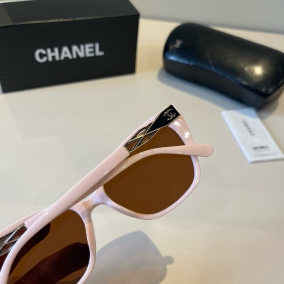 Elegant Pink Chanel Eyewear - Picture 7 of 7